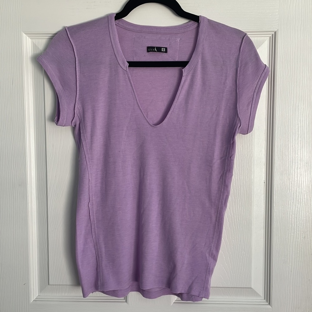 Siva | Women's  fitted v-neck short sleeve tee | lavender